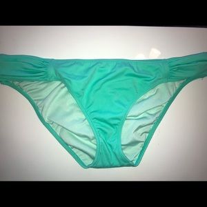 NEVER WORN VICTORIA SECRET KNOCKOUT BIKINI BOTTOM